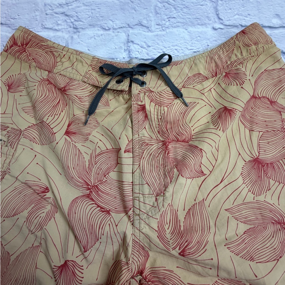 Patagonia Men’s Yellow Swim Shorts with Red Floral Print. Size 34/Medium. - Picture 2 of 8